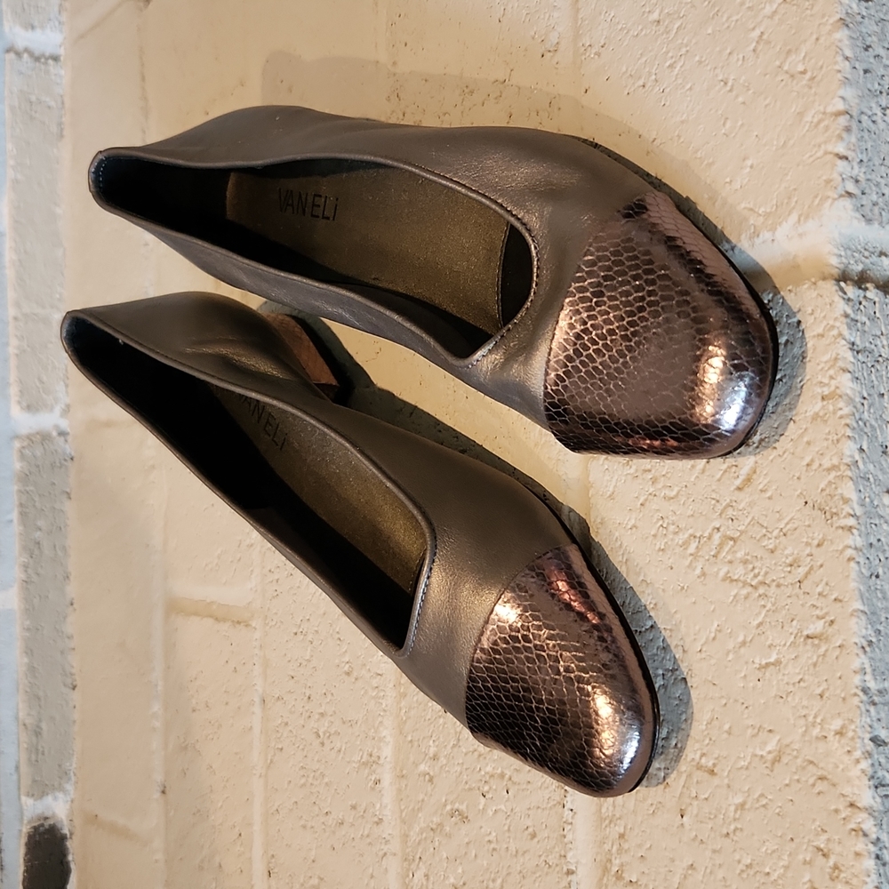 Vaneli FC 313 Cap Toe Flats 10 Metallic